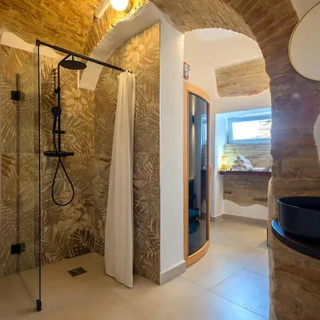 Amber Italy מלון 4*